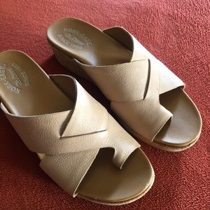 Kork-Ease slide sandal size 9 medium leather women’s in sort of a bisque color